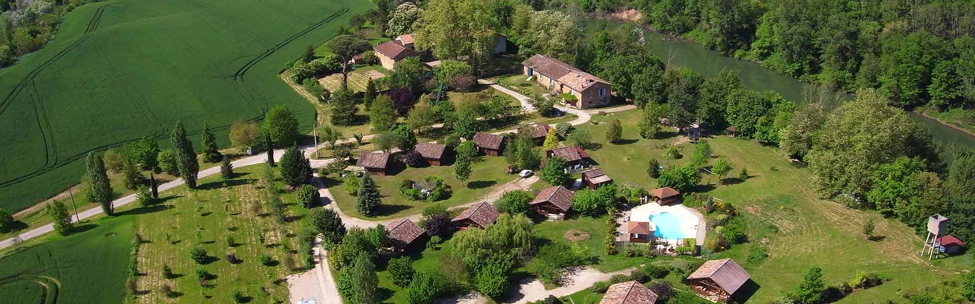 vue aerienne camping avec piscine albi tarn